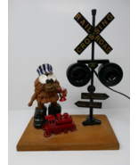 Harrie Clay Conductor Figurine Railroad Crossing Train Lamp Light RARE - €127,08 EUR