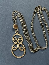 Vintage Silvertone Chain w Hammered Curlicue Double Circle Pendant Necklace – - £8.97 GBP