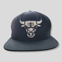 Chicago Bulls Mitchell &amp; Ness Black with White Bull Snapback Cap/Hat. - £14.94 GBP