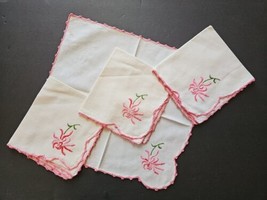 Vintage Set of 4 Hand Embroidered Crocheted Edge Pink White Spider Lilly Napkins - £23.67 GBP