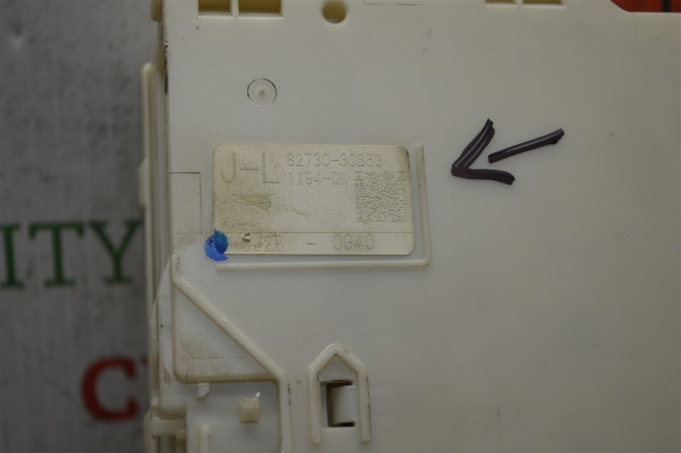 2009 Lexus GS450H Fuse Box Junction OEM 8273030B53 Module 40-17B1 Item image 2