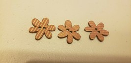 Novelty Buttons (New) 3/4" (3) Wooden Red Stripe Flower #715 - $3.53