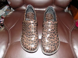 BOC Born Concept Brown Leopard Slip On Patent Clogs Size 7.5 Women&#39;s EUC - £23.92 GBP