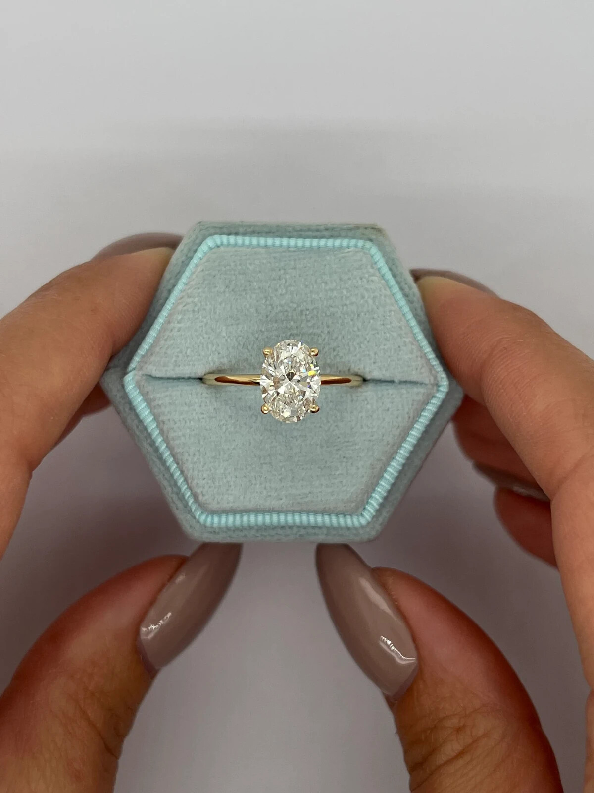 Lab Grown 2.00 Carat IGI Certified D Color VVS2 Clarity Oval Cut Diamond Ring Item image 6