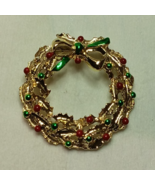 Gerry&#39;s Signed Gold Tone, Wreath with Bow Pin. 1-5/8&quot; Diameter. - $128.18 MXN