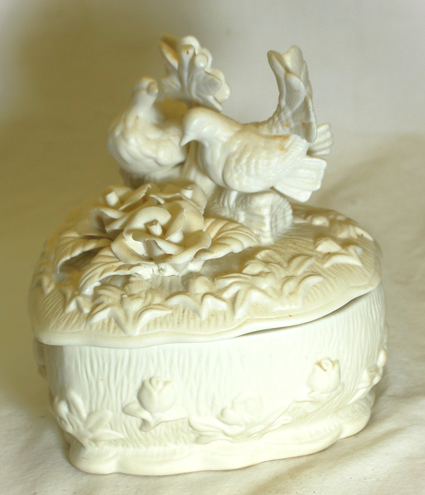 Bisque Trinket Box 3D White Doves Roses Decorative - $29.69 Bisque Trinket Box 3D White Doves Roses Decorative - $29.69