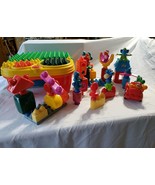 FISHER PRICE POP ONZ MUSICAL POP &#39;N TWIRL 35 PCS INCLUDES 8 ANIMALS WORKS - $44.55