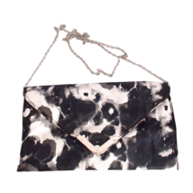 Clutch Purse Cow Print - $282.31 MXN