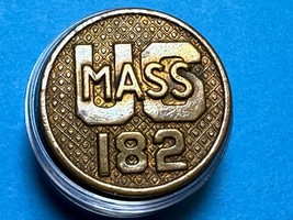 CIRCA 1926-1937, U.S. MASSACHUSETTS, 182nd REGIMENT, COLLAR DISK TYPE II - $21.02 CAD