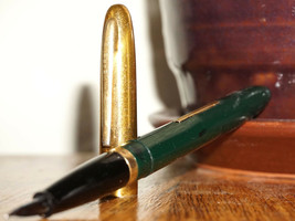 WEAREVER Lever Filler - Vintage Fountain Pen - Needs New Sac - Green & Gold - $22.99