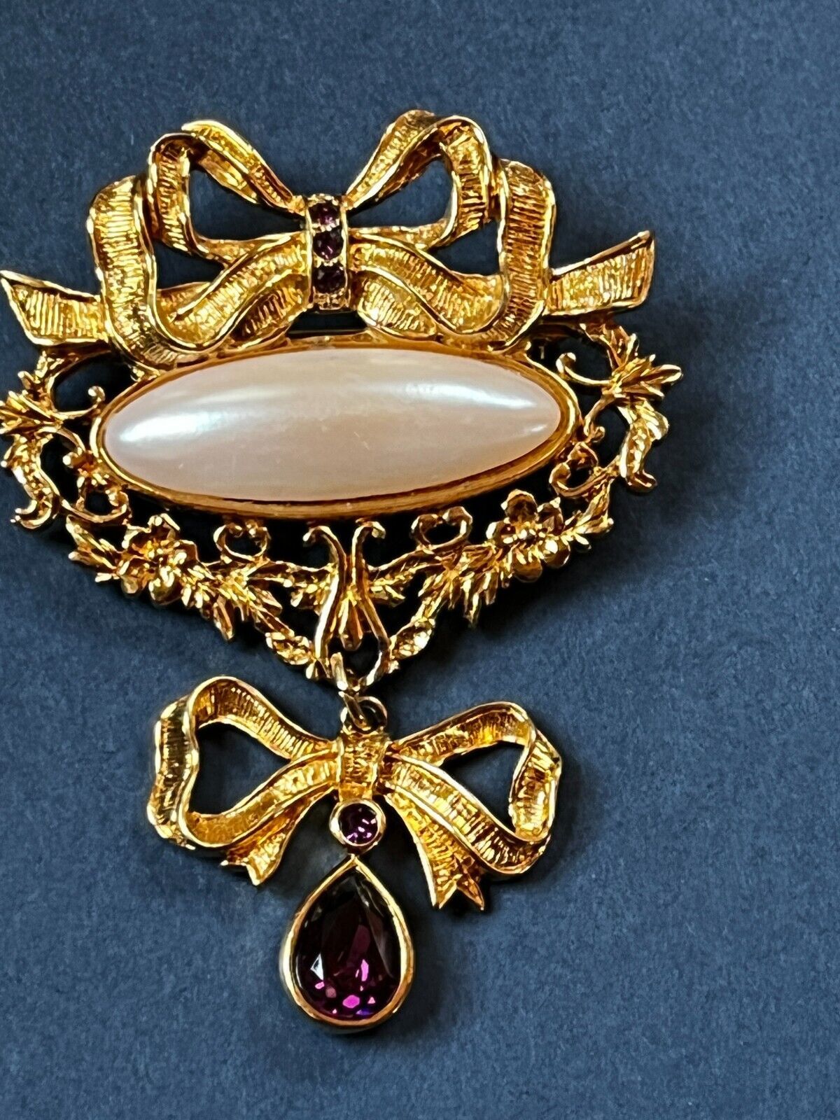 Vintage Avon Marked Faux Mabe Pinched Oval Pearl in Ornate Goldtone Frame w Ribb - $13.09