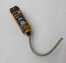 Omron E3S-X3CE4 Fiber-Optic Photoelectric Sensor - $33.66