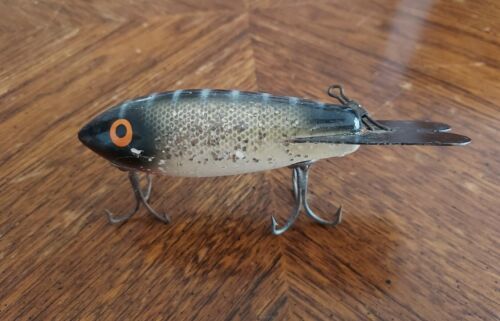Old Wooden Fishing Lure BOMBER BAIT CO. Metal Tail Fin Black Red Silver  Stripes