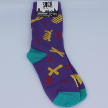 Everyday Is Fryday Junior Crew Socks Sock It To Me Size 1-5 - $8.59