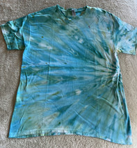 NEW Gildan Men’s Light Blue Green White Tie Dye Short Sleeve Shirt Large - $17.15
