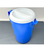 Vintage Rubbermaid 1 Gallon Plastic Blue Pitcher #2718 w/Slotted Lid FAS... - $17.09