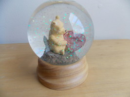 Disney Michel &amp; Co. Classic Pooh Be Mine Snowglobe - £43.02 GBP