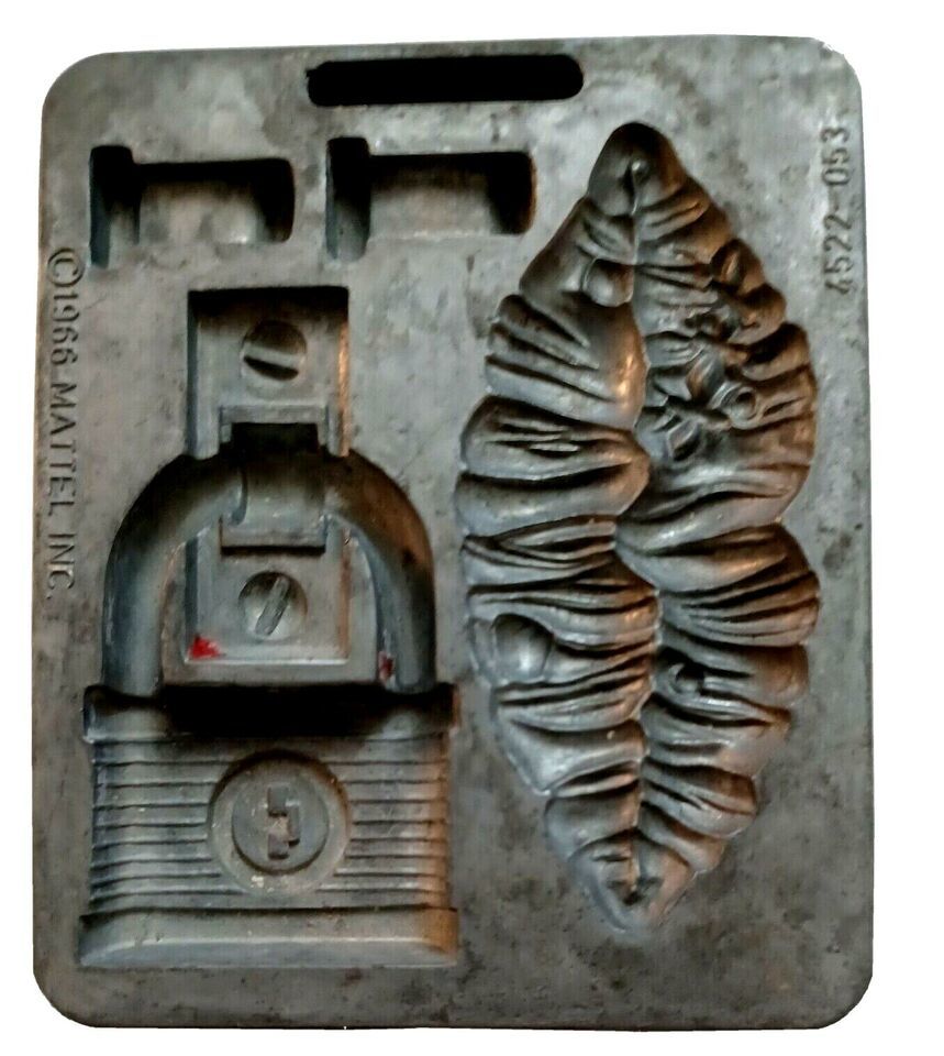1966 Mattel Thingmaker Fright Factory Mold 4522-053 Blister Lips Lock  - $11.83