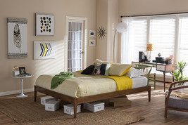 Swanson Walnut Finishing Solid Wood Queen Size Bed  - $2,883.50 MXN