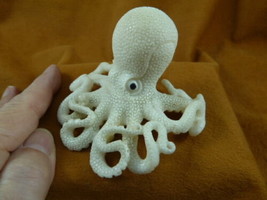 tb-octo-56) white Octopus TAGUA NUT palm figurine Bali ocean reef octopi - £105.37 GBP