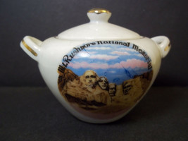 Small vintage souvenir porcelain jar with lid Mt Rushmore National Memor... - $9.04