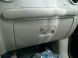 EXPEDITON 2004 Glove Box 104863176 - $1,137.89 MXN