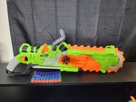 Nerf Zombie Strike Brainsaw Chainsaw Pump Action Dart Blaster Gun w/ Darts - £27.40 GBP