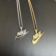 2 Pack of 20” Nike Swoosh Pendant &amp; Necklace Gold and Silver Plated Stai... - €25,63 EUR