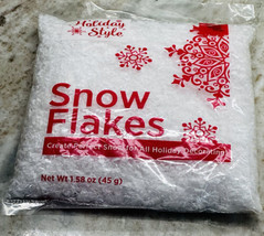Holiday Style Snow Flakes For All Holiday Decorating. 1.58oz/45g - £6.90 GBP