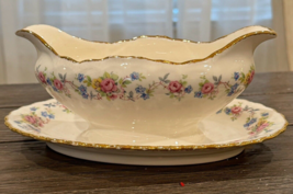 Vintage Pope Gosser USA Flora Bell Gravy Boat with Attached Drip Plate Beautiful - £18.98 GBP