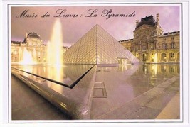 Postcard Musee du Louvre La Pyramide Paris France - £3.08 GBP