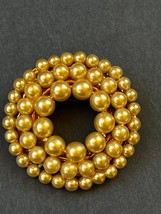 Vintage Triple Faux Cream Pearl Bead Open Circle Wreath Goldtone Brooch Pin – - £10.52 GBP
