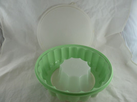 Vintage Tupperware Jello Mold Jadite Mint Green Jell-N-Serve Container with lid - £7.90 GBP