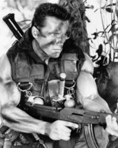 Arnold Schwarzenegger machine gun at the ready John Matrix Commando 8x10 photo - £7.67 GBP