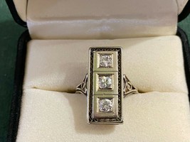 Ladies 14kt White Gold Antique Dinner Ring w/ 3 Diamonds Filigree Art Deco Sweet - £595.97 GBP