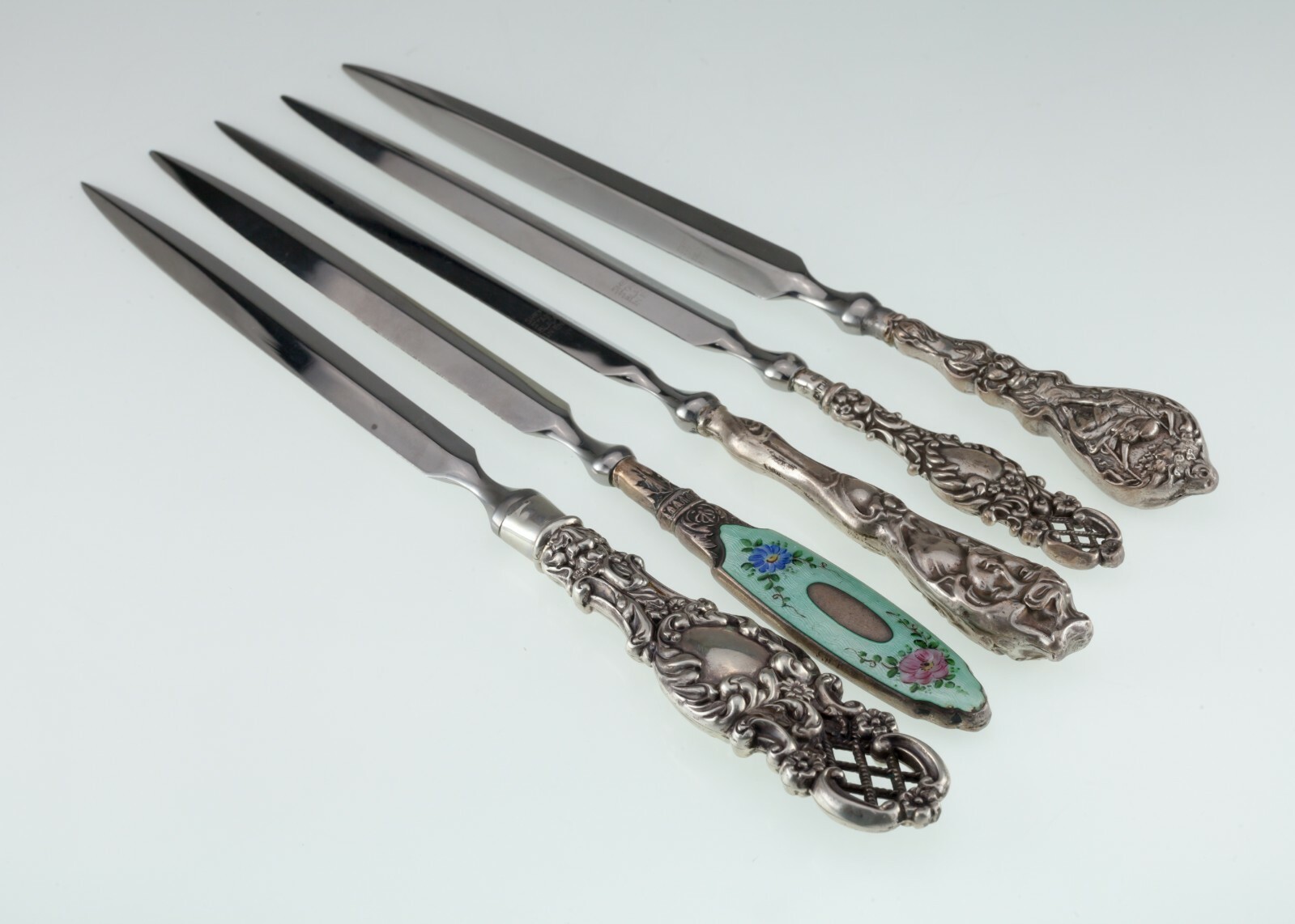 Stunning Art Nouveau/Art Deco English Sterling Letter Opener Set of 5-
show o... Item image 3
