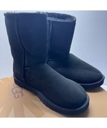 UGG Women&#39;s Classic Short Black Boot 5825 - Size 8 - With Box - Used - $820.74 MXN