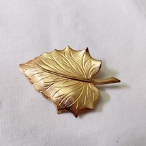 Vintage Gold Tone Leaf Brooch Pin - £6.95 GBP
