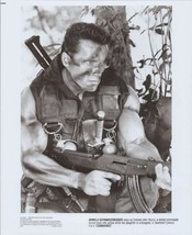 Arnold Schwarzenegger 1985 8x10 photo holding machine gun Commando - £9.38 GBP