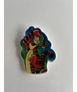 PIN BADGE - TIGGER IN BLINDFOLD - £1.66 GBP