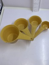 Vintage Foley Measuring Cup Set 4 Pc Harvest Gold Plastic Fall Home Cups  - £7.72 GBP