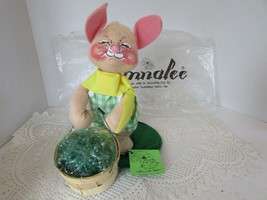 ANNALEE DOLL 1988 BOY BUNNY 9.5&quot; COTTONTAIL WITH EASTER BASKET BASE &amp; TAG - $349.68 MXN