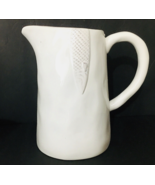 Le Cadeaux Melamine  Pitcher White with Raised Fish Design 7.5&quot;h Holds 4... - £8.73 GBP