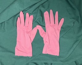 Vintage/Antique Womens Ladies Gloves Pink With 2 Buttons Inside Each Glove - £10.16 GBP