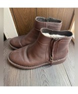 UGG Brown Leather Ankle Boots size 8 - $1,140.45 MXN