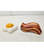 Pioneer Woman Salt &amp; Pepper Shaker Set Bacon &amp; Eggs Egg WITH BOTH STOPPERS - €25,92 EUR