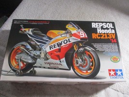 TAMIYA 14130  2014 Repsol Honda RC213V Motorcycle Plastic Model Kit 1/12 - £21.01 GBP