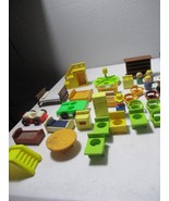 Vintage assorted Fisher Price Little People  and others lot - $561.98 MXN