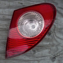 2005-2008 Toyota Corolla CE &gt;&lt; Taillight Assembly &gt;&lt; Right Tailgate - £19.13 GBP