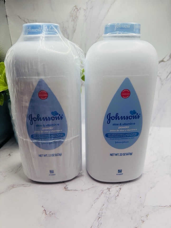 2 JOHNSON&#39;S 22oz Soothing Aloe and Vitamin E Baby Powder New Sealed - $15.38